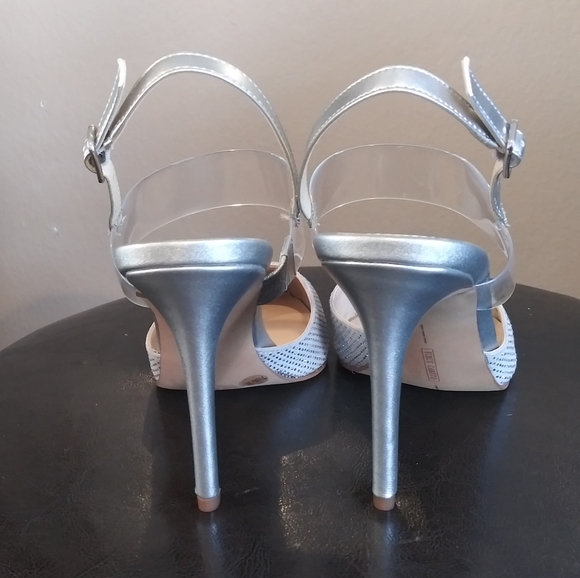 Vince camuto. Pumps - Picture 6 of 16